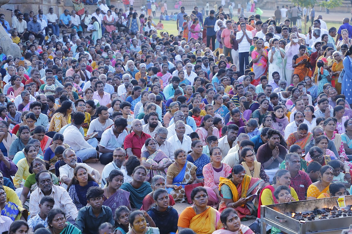 தஞ்சாவூர் பெரிய கோயிலில் சனிப் பிரதோஷ வழிபாடு