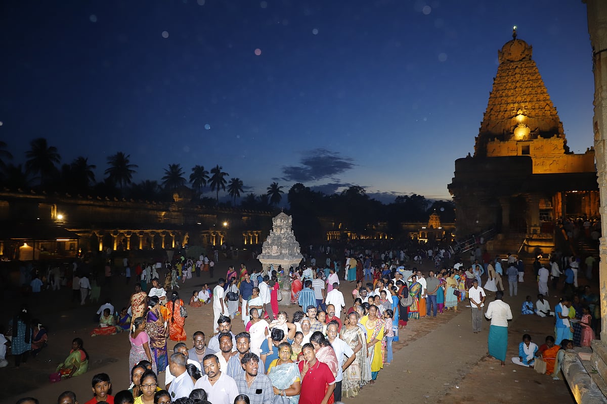 தஞ்சாவூர் பெரிய கோயிலில் சனிப் பிரதோஷ வழிபாடு