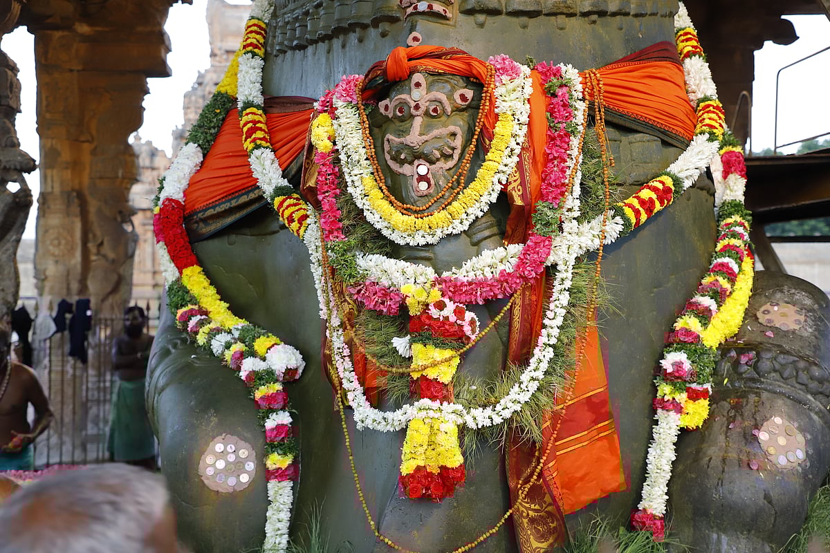 தஞ்சாவூர் பெரிய கோயிலில் சனிப் பிரதோஷ வழிபாடு