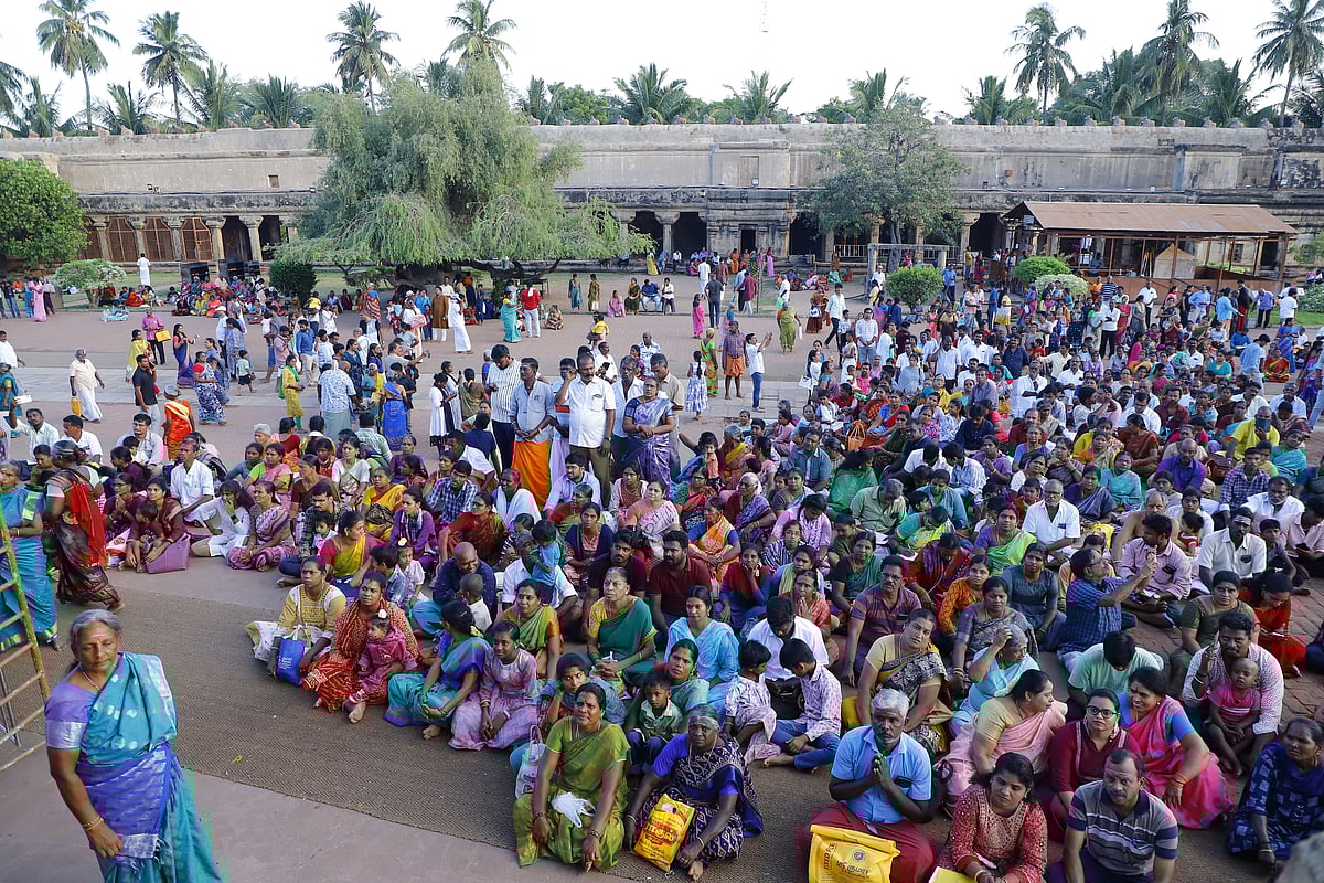 தஞ்சாவூர் பெரிய கோயிலில் சனிப் பிரதோஷ வழிபாடு
