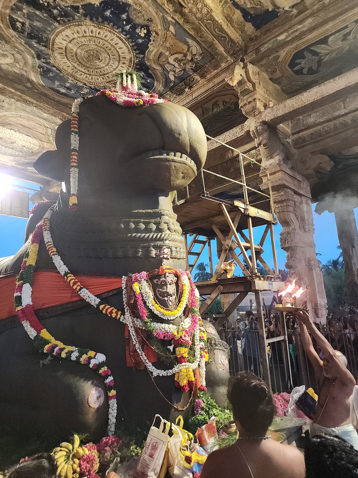 தஞ்சாவூர் பெரிய கோயிலில் சனிப் பிரதோஷ வழிபாடு