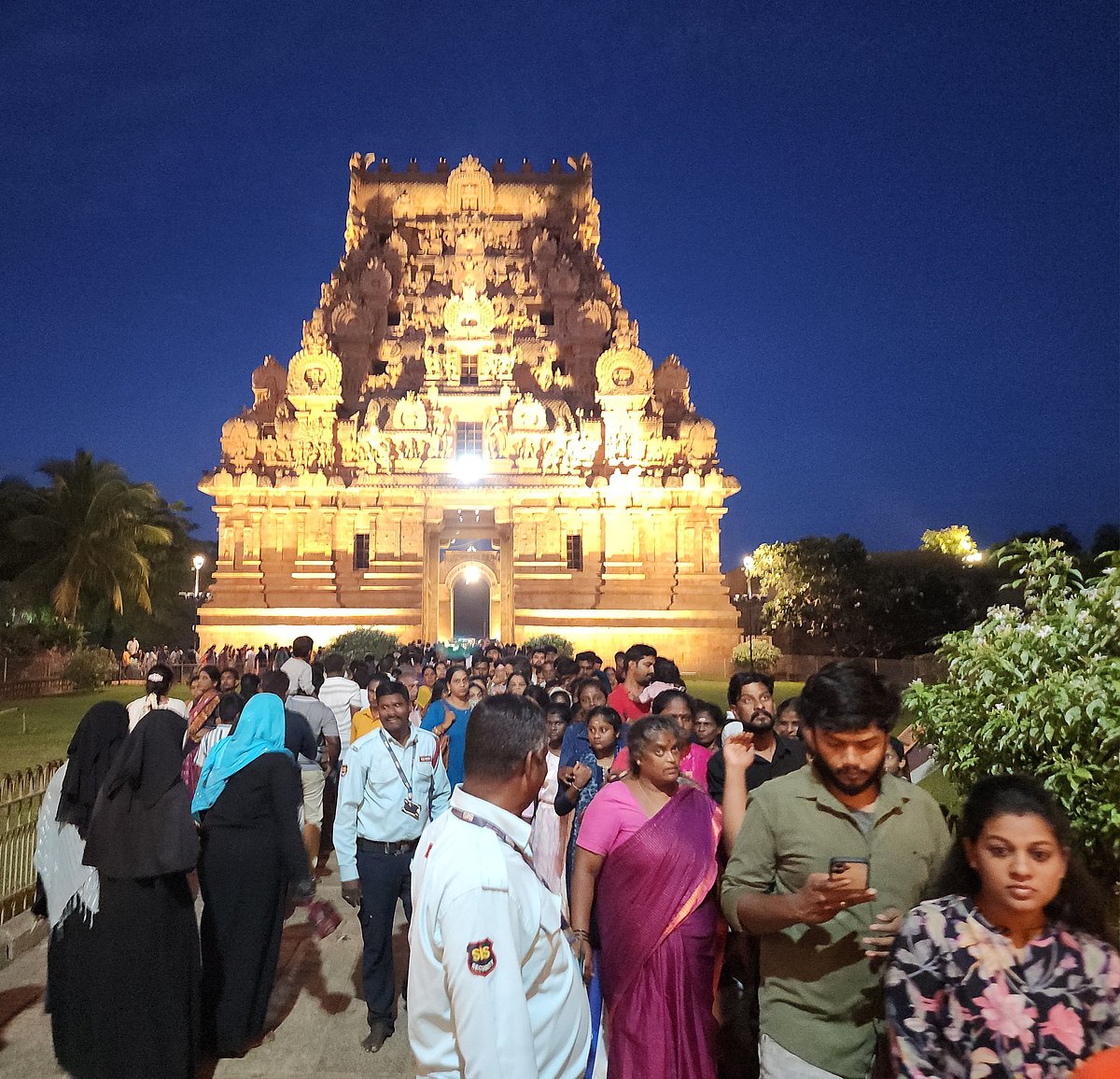 தஞ்சாவூர் பெரிய கோயிலில் சனிப் பிரதோஷ வழிபாடு