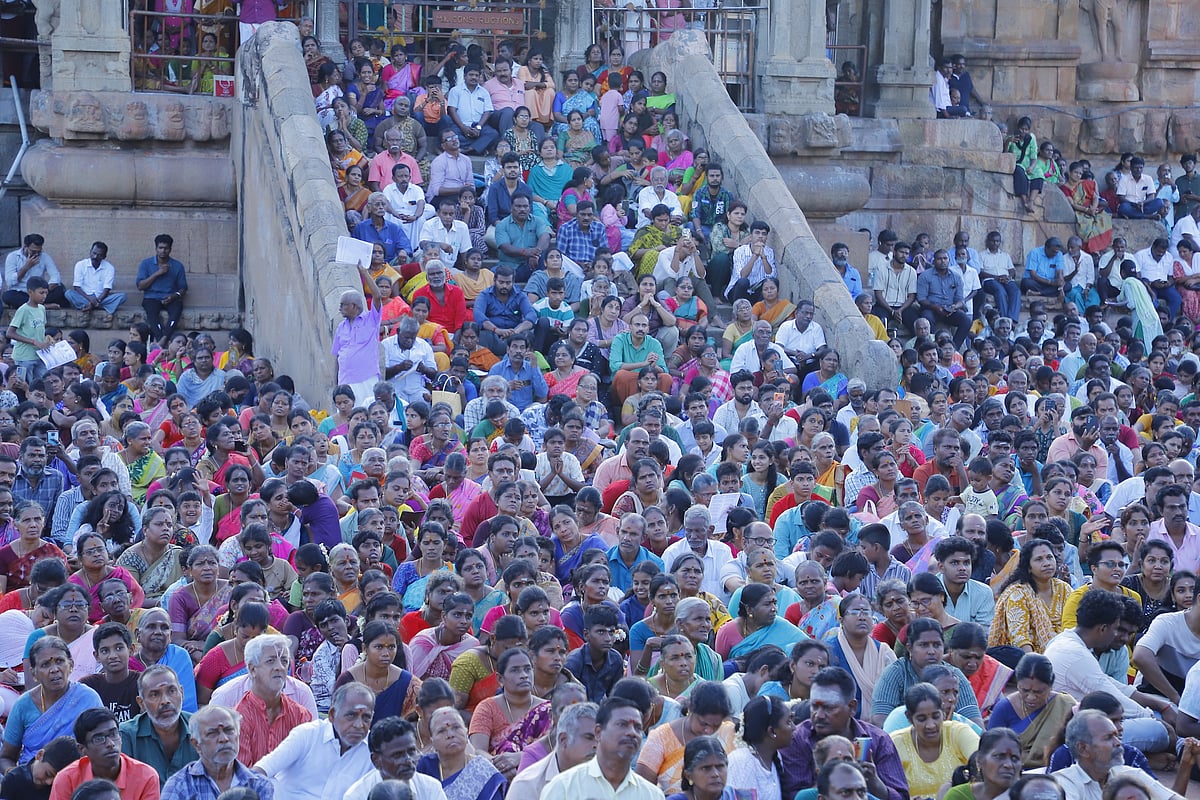 தஞ்சாவூர் பெரிய கோயிலில் சனிப் பிரதோஷ வழிபாடு