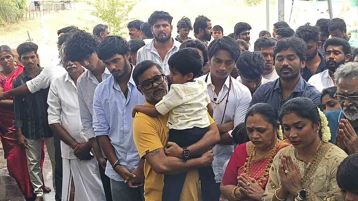 குலதெய்வம் கோயிலில் தனுஷ் வழிபாடு
