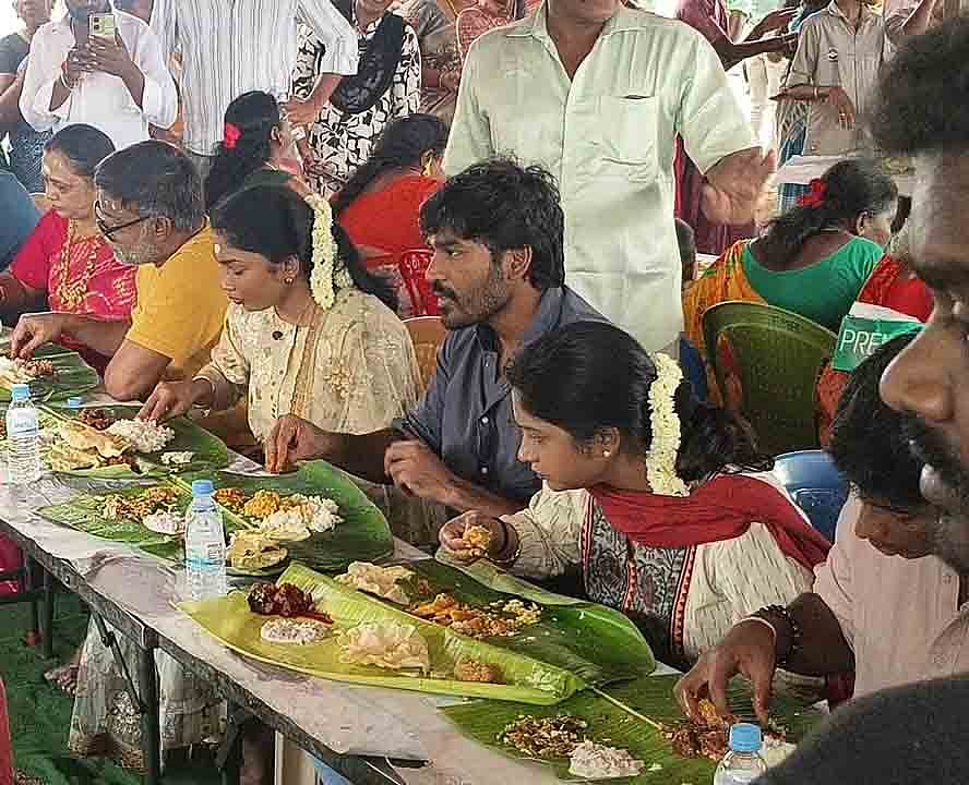  ஊர் மக்களுக்கு விருந்து வைத்த நடிகர் தனுஷ்