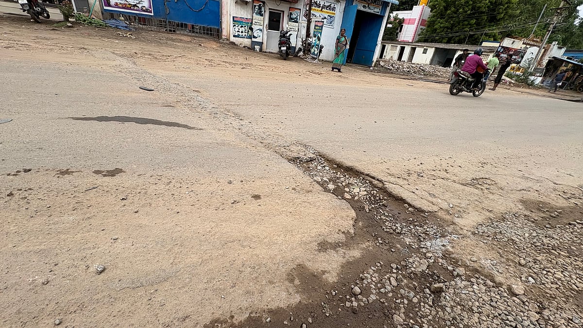 மதுரை: காளவாசல்-மேலக்கல் சாலை