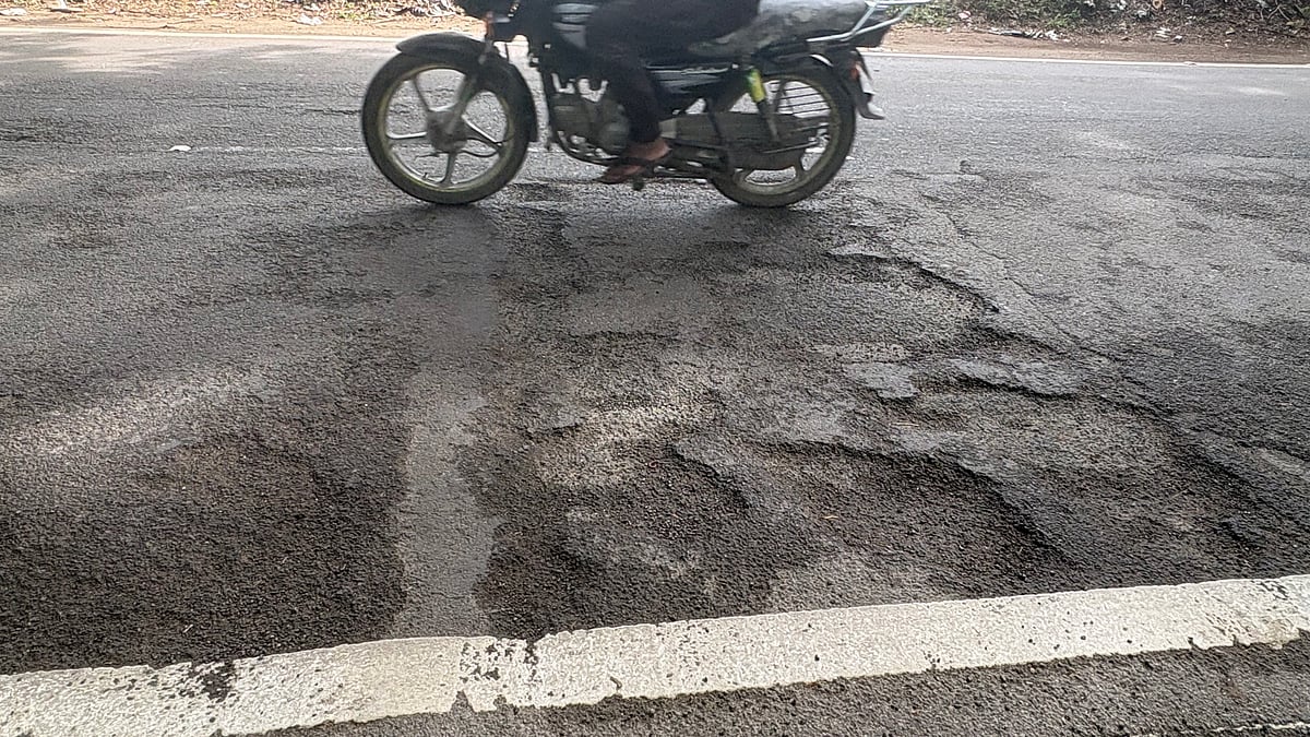 மதுரை: காளவாசல்-மேலக்கல் சாலை