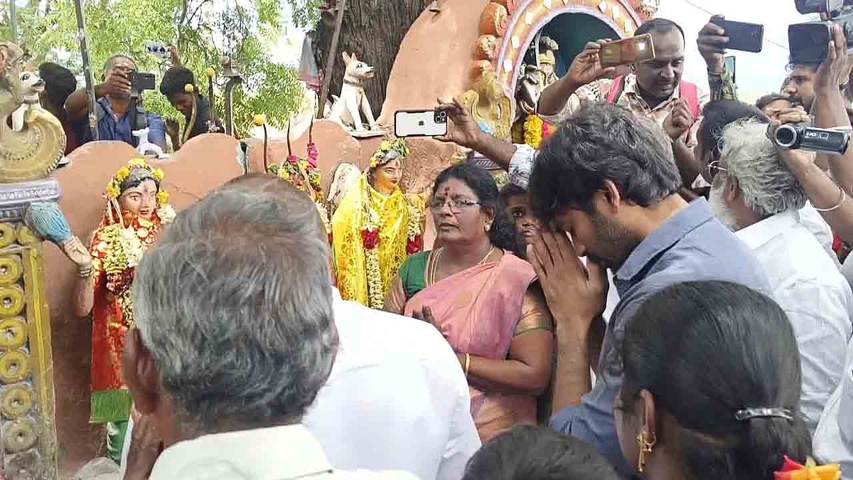 குலதெய்வம் கோயிலில் தனுஷ் வழிபாடு