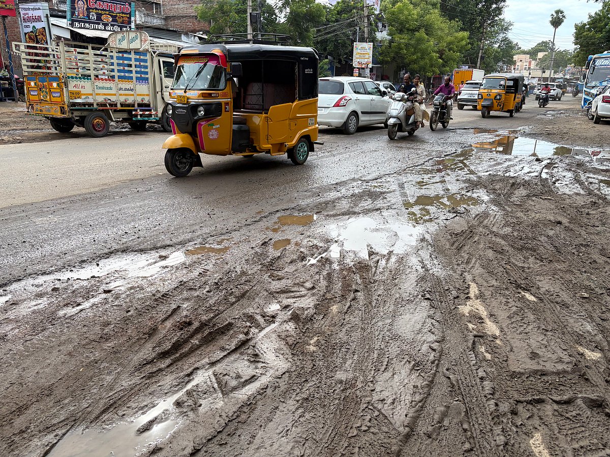 மதுரை: காளவாசல்-மேலக்கல் சாலை