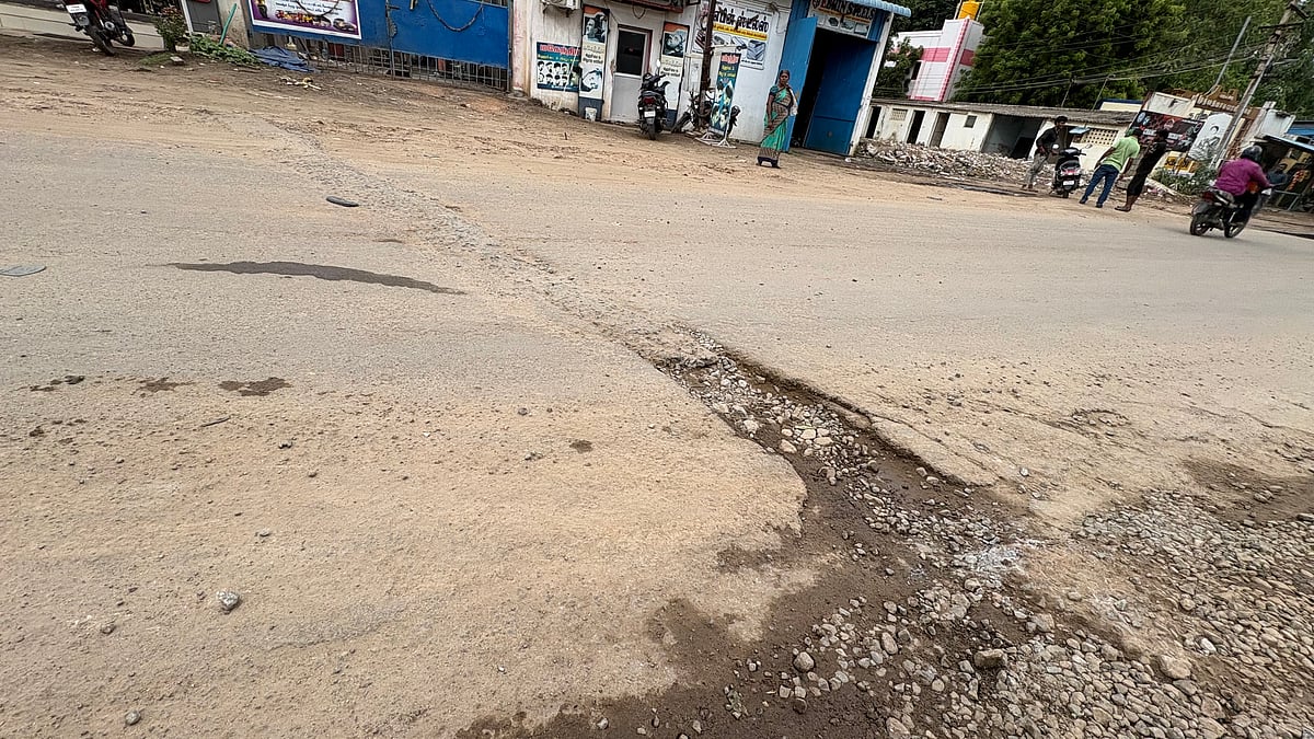 மதுரை: காளவாசல்-மேலக்கல் சாலை