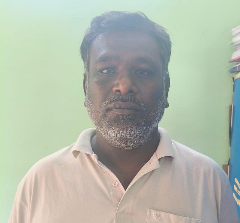 மாணவியின் அப்பா சொக்கநாதர்