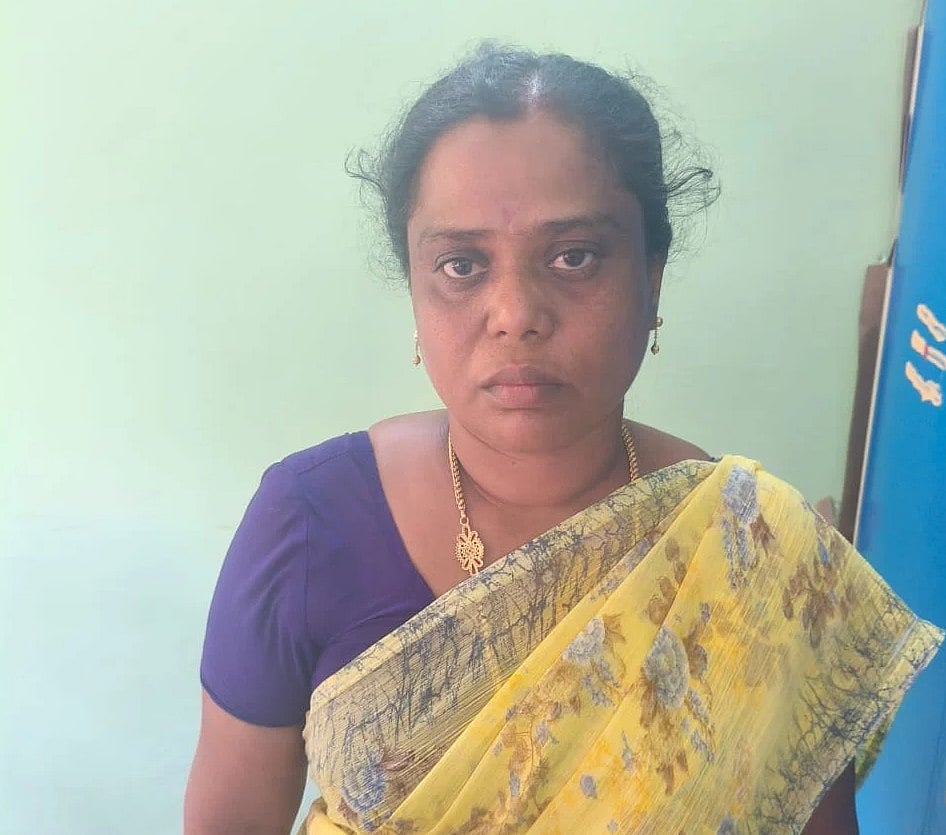 மாணவியின் அம்மா முருகேஷ்வரி