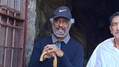 ``என் பெயரைச் சொல்லாதீங்க, நாராயணா, நாராயணா-ன்னு சொல்லுங்க'' - ஆன்மிகப் பயணத்தில் ரஜினி அட்வைஸ்