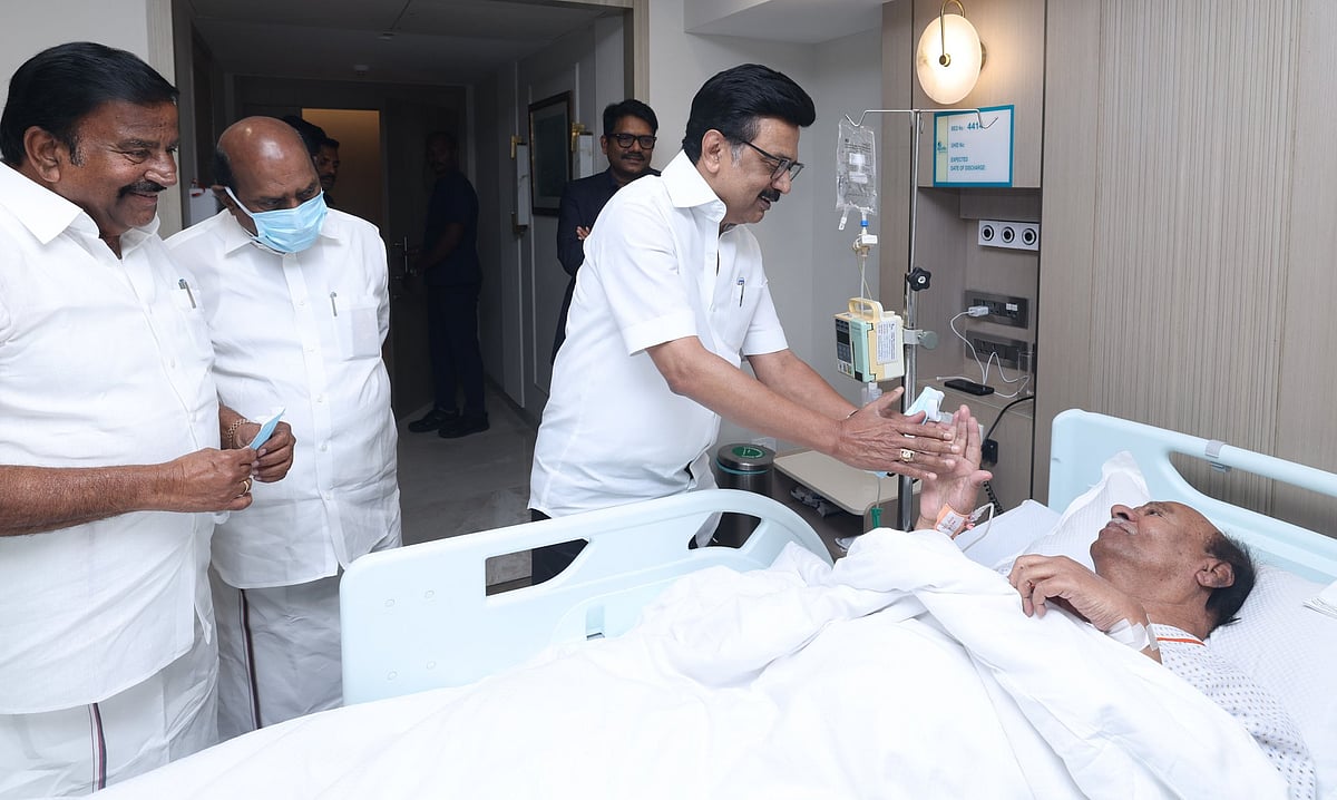 மருத்துவமனையில் அனுமதிக்கப்பட்டிருந்த ராமதாஸைச் சந்தித்த ஸ்டாலின் மற்றும் அமைச்சர்கள்