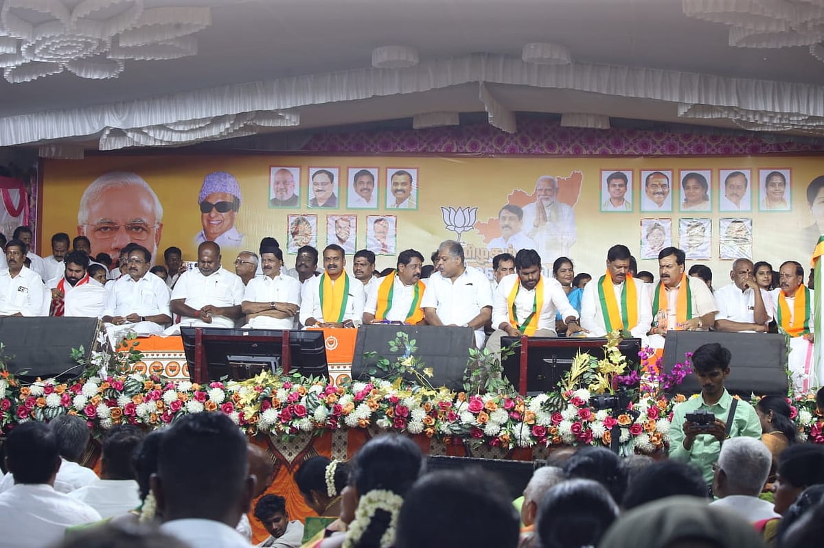 பொதுக்கூட்டத்தில்...