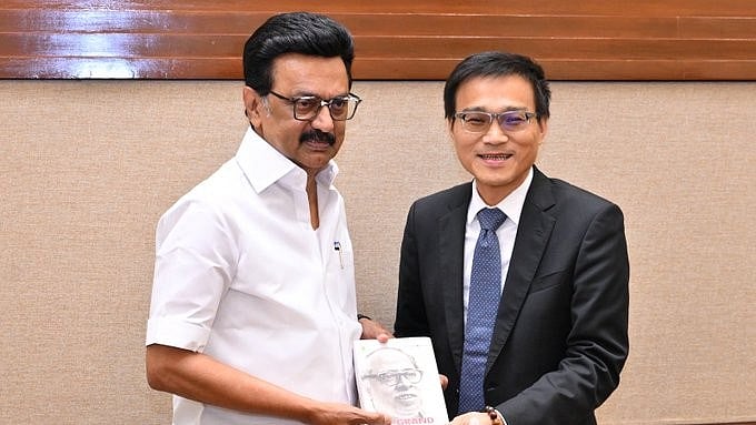 ஸ்டாலின் - ஃபாக்ஸ்கான் (Foxconn) பிரதிநிதி