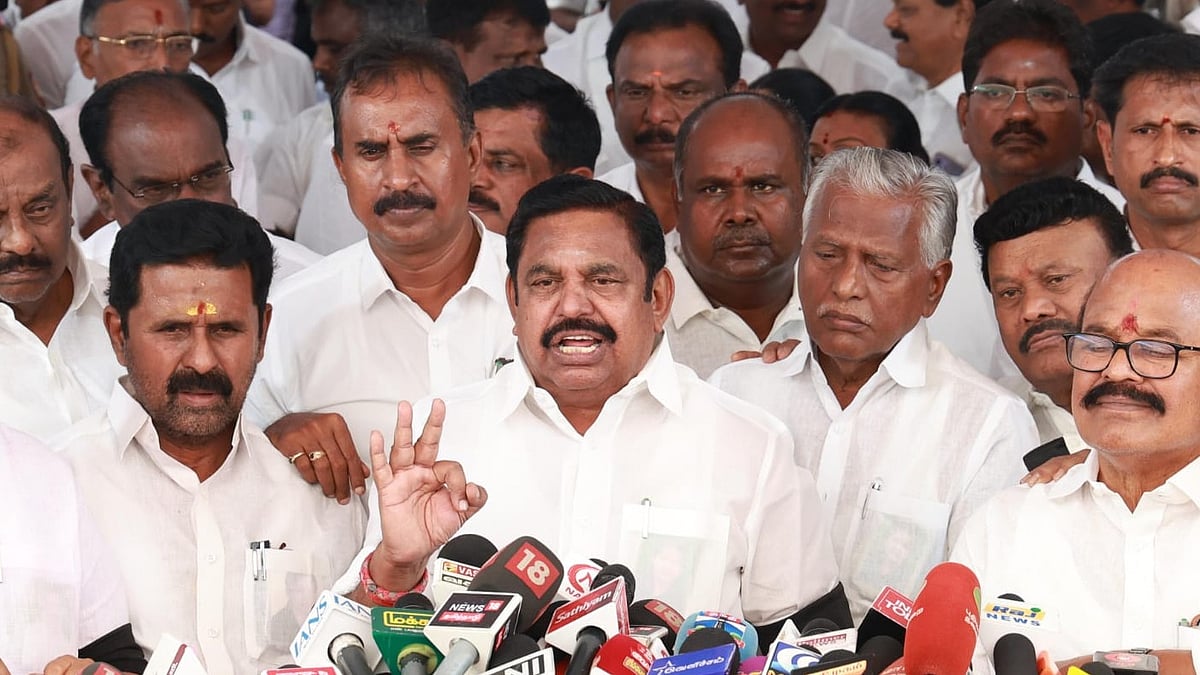 கறிக்கோழி: `40,000 விவசாயிகள், 5 லட்சம் தொழிலாளர்கள் வாழ்வாதார விவகாரம்- வெளிநடப்பு செய்த எடப்பாடி