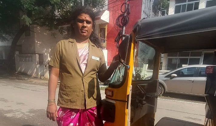 ஆட்டோ ஓட்டும் திருநங்கை சரளா