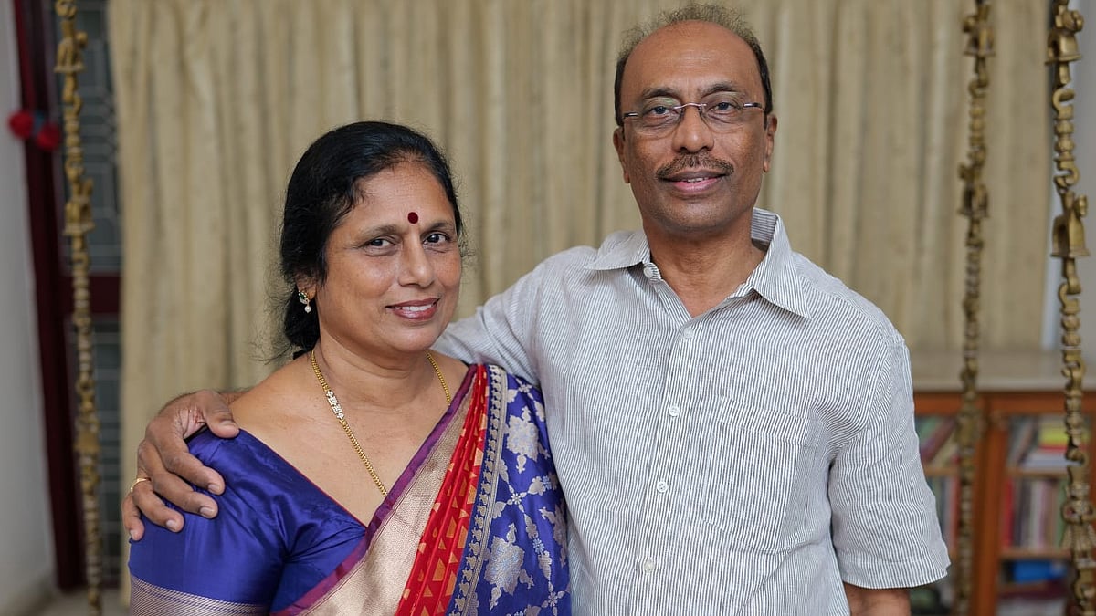 கணவருடன் வழக்கறிஞர் சாந்தகுமாரி