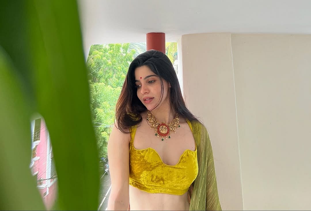 திவ்யபாரதி 