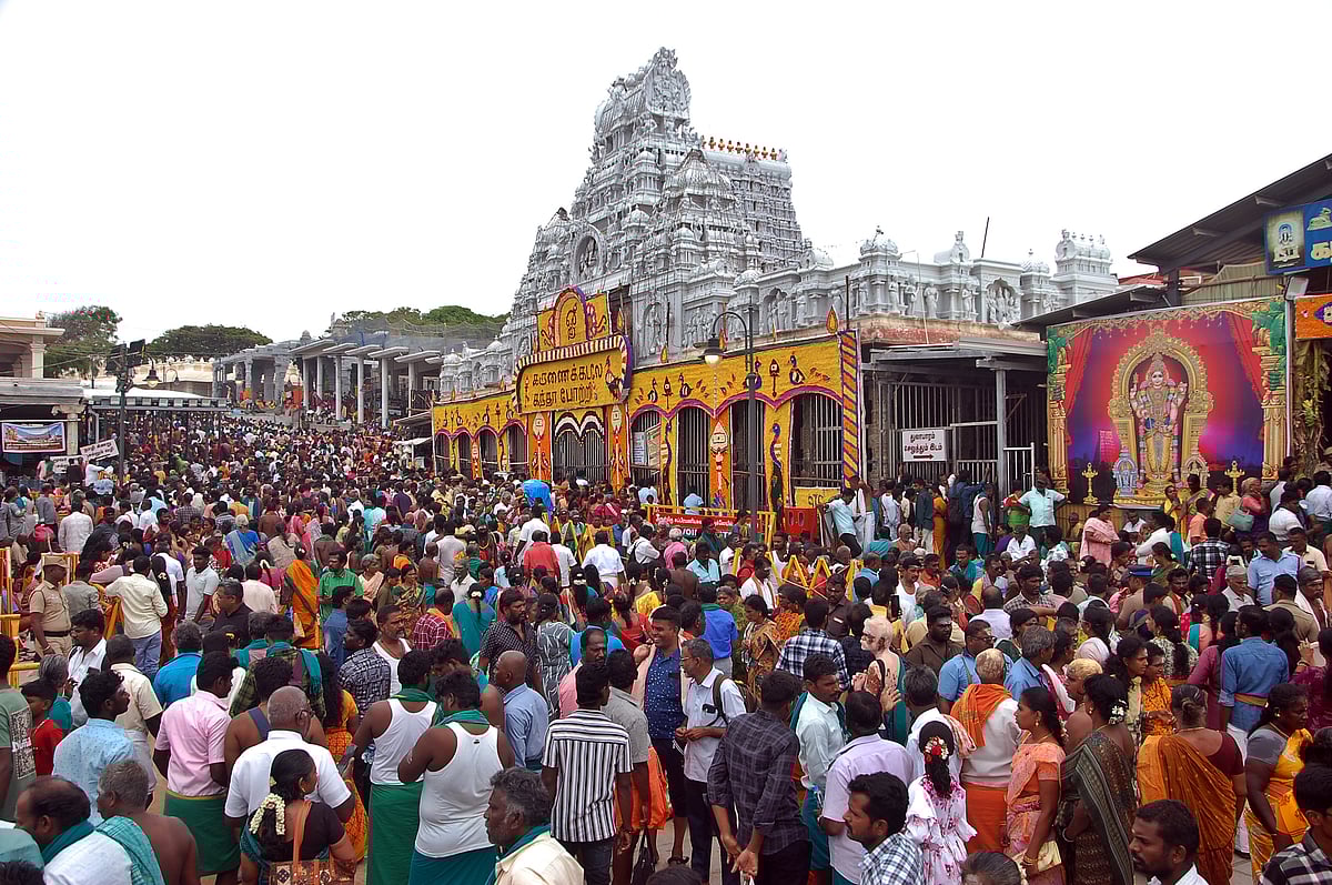 திருச்செந்தூர் கந்த சஷ்டி சூரசம்ஹர விழா! லட்சக்கணக்கில் குவிந்த பக்தர்கள்.!