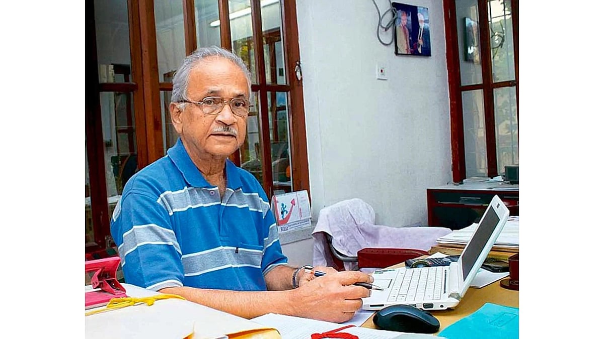 டாக்டர் திலீப் மகாலனாபிஸ் (Dilip Mahalanabis)