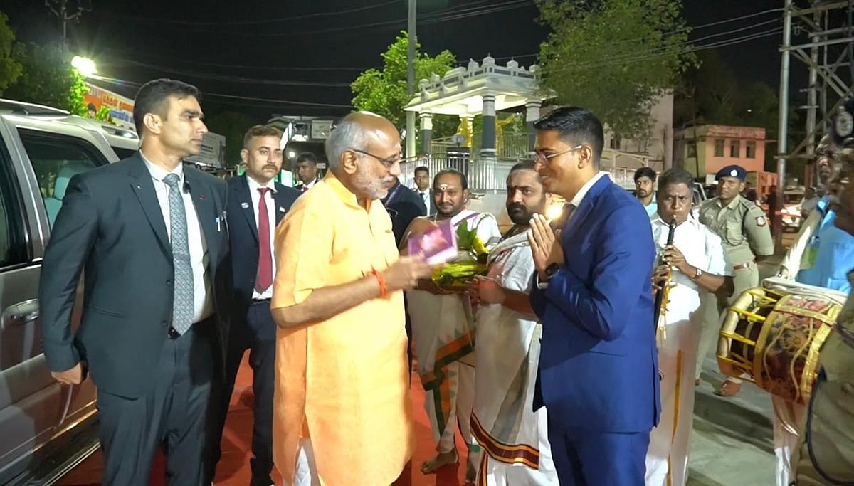 திருப்பூர் வந்த துணை ஜனாதிபதி சி.பி.ராதாகிருஷ்ணன்; பிரமாண்ட வரவேற்பு