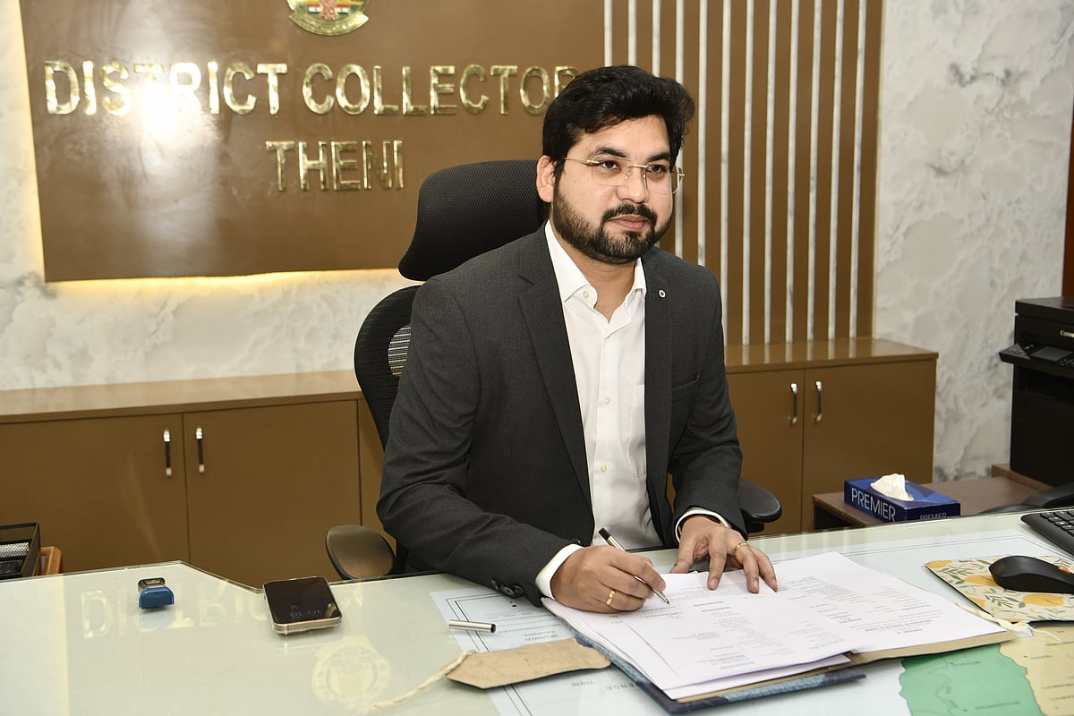 தேனி மாவட்ட ஆட்சியர் ரஞ்சித் சிங்