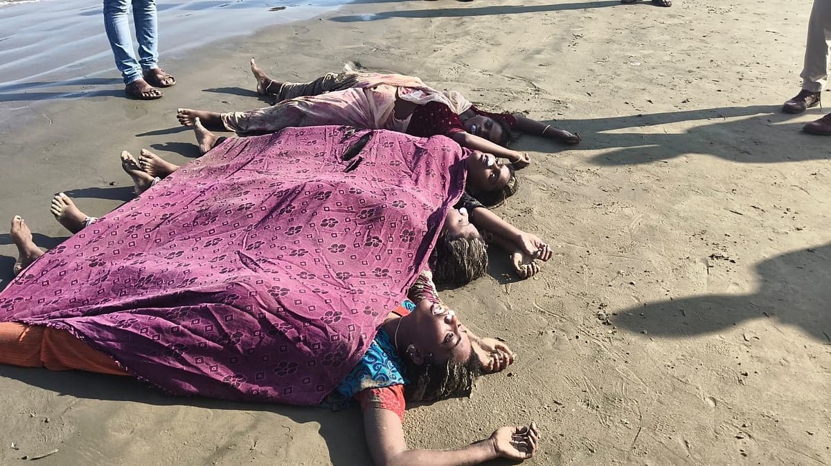 கரை ஒதுங்கிய நான்கு இளம் பெண்களின் சடலம்