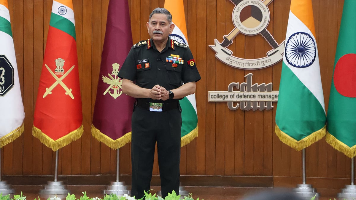 ராணுவத் தளபதி ஜெனரல் உபேந்திரா திவேதி