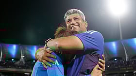 Amol Muzumdar: இந்தியாவுக்காக விளையாடியதில்லை; இன்று பயிற்சியாளராக கோப்பை வென்ற பேசப்படாத ஹீரோ!