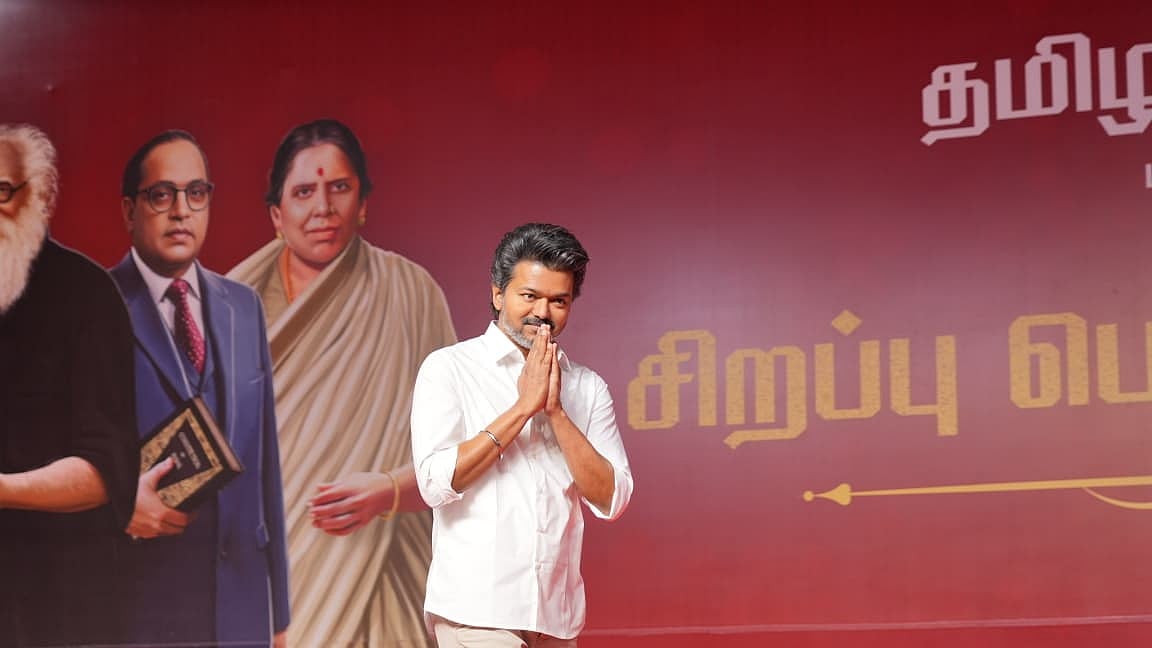 தவெக சிறப்புப் பொதுகுழு கூட்டத்தில் விஜய்