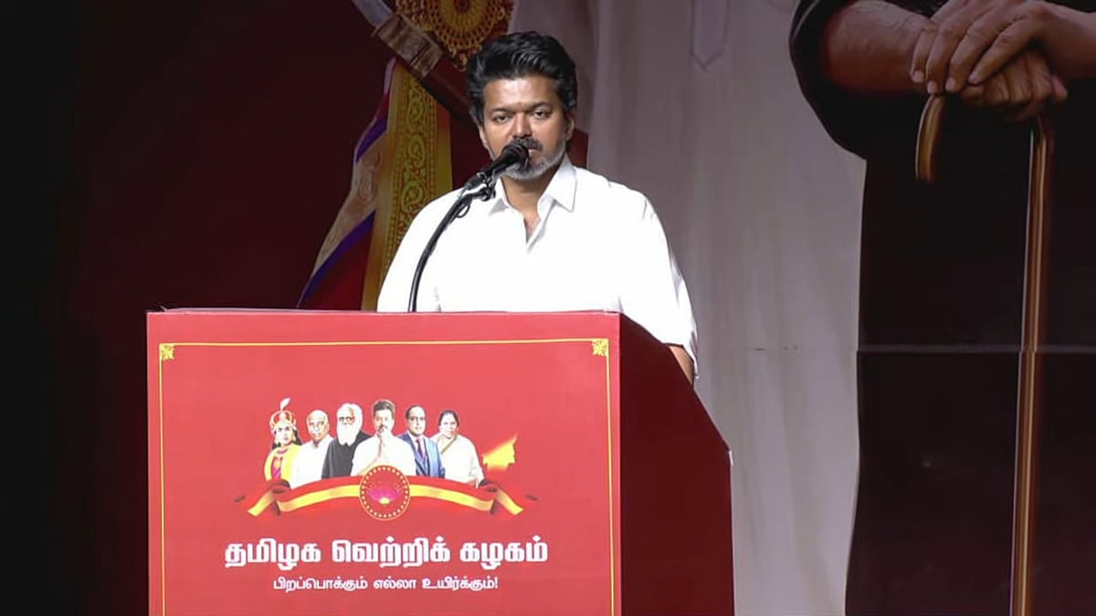 தவெக சிறப்புப் பொதுகுழு கூட்டத்தில் விஜய்