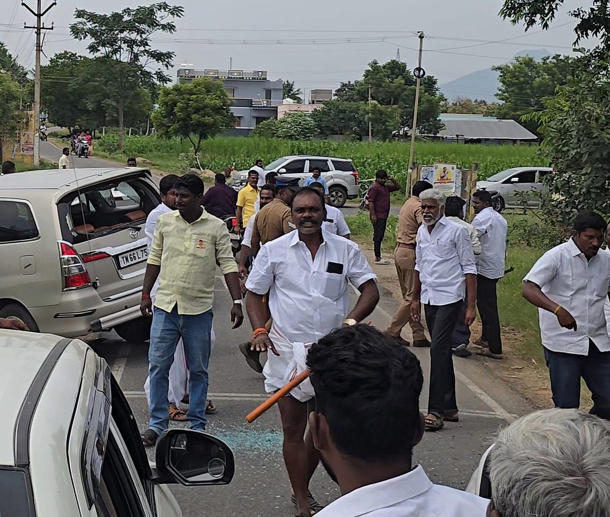 பா.ம.க-வினர் மோதல்