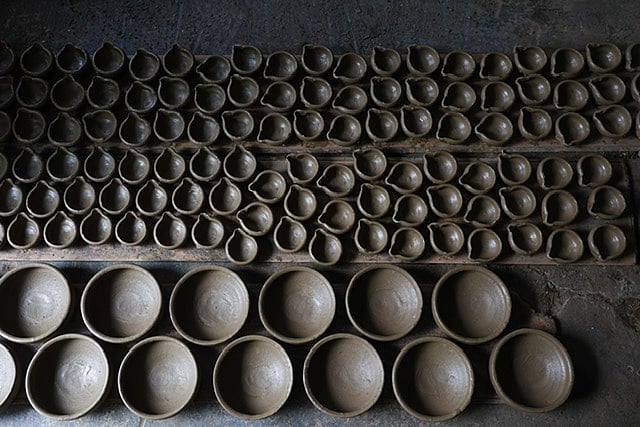 அகல் விளக்குகள் தயாரிக்கும் பணி, சென்னை ராயப்பேட்டை.