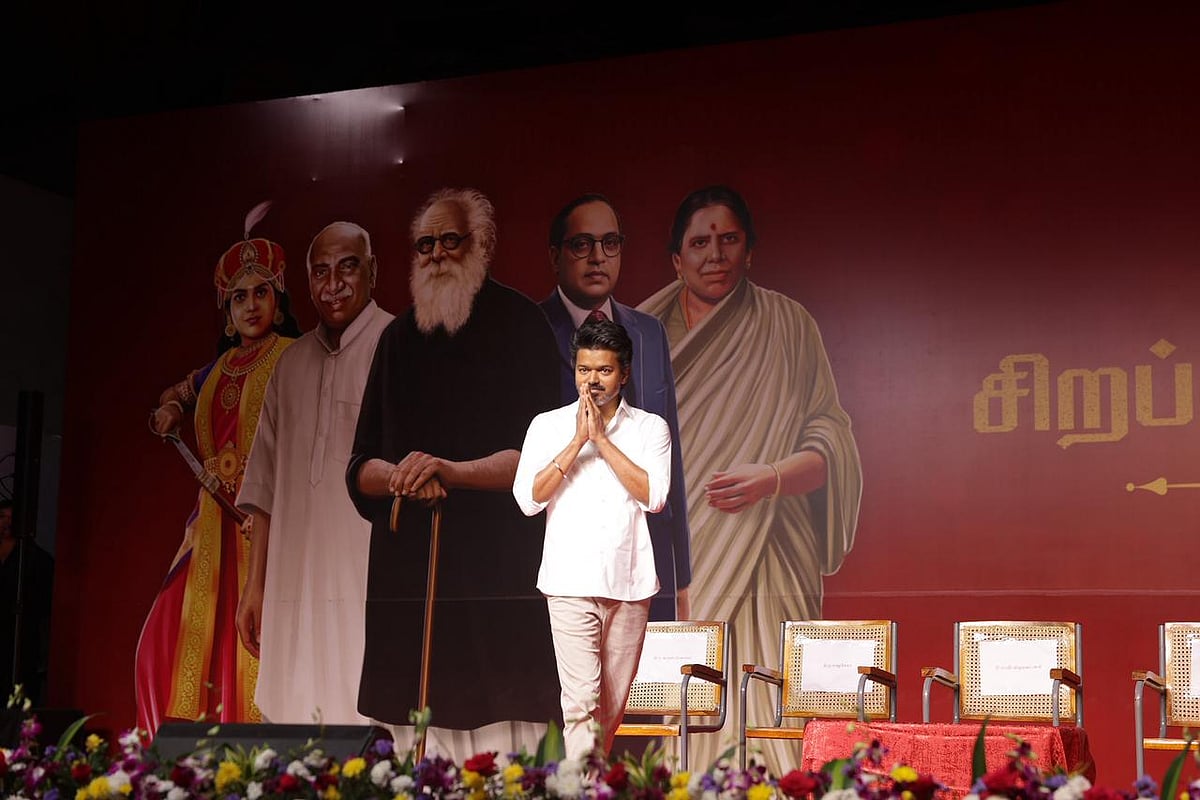 தவெக சிறப்புப் பொதுக்குழு கூட்டத்தில் விஜய்