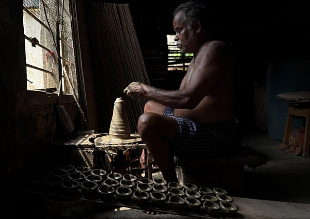 அகல் விளக்குகள் தயாரிக்கும் பணி, சென்னை ராயப்பேட்டை.