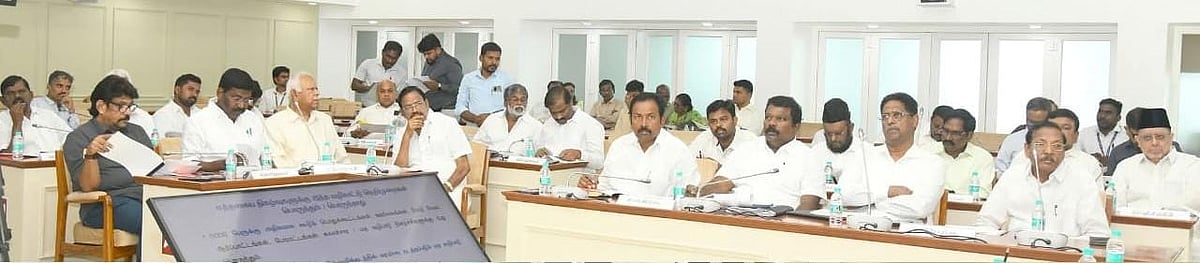 அனைத்துக்கட்சி கூட்டன்