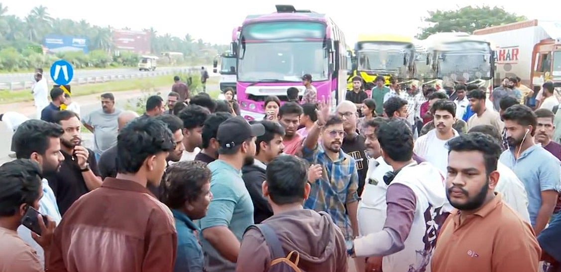 நடுவழியில் இறக்கிவிடப்பட்ட பயணிகள்