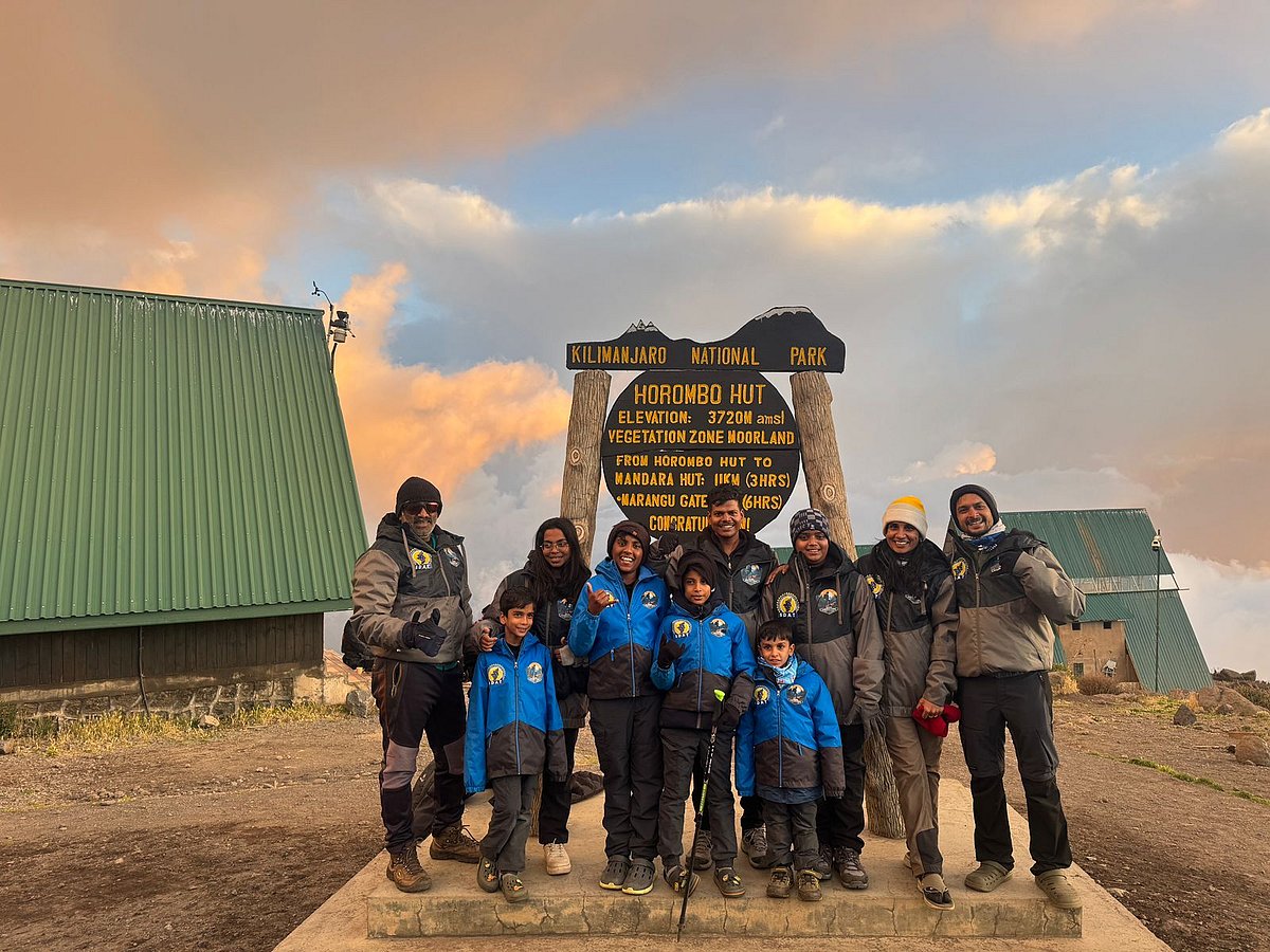 கிளிமாஞ்சாரோ சிகரம் ஏறியவர்கள்