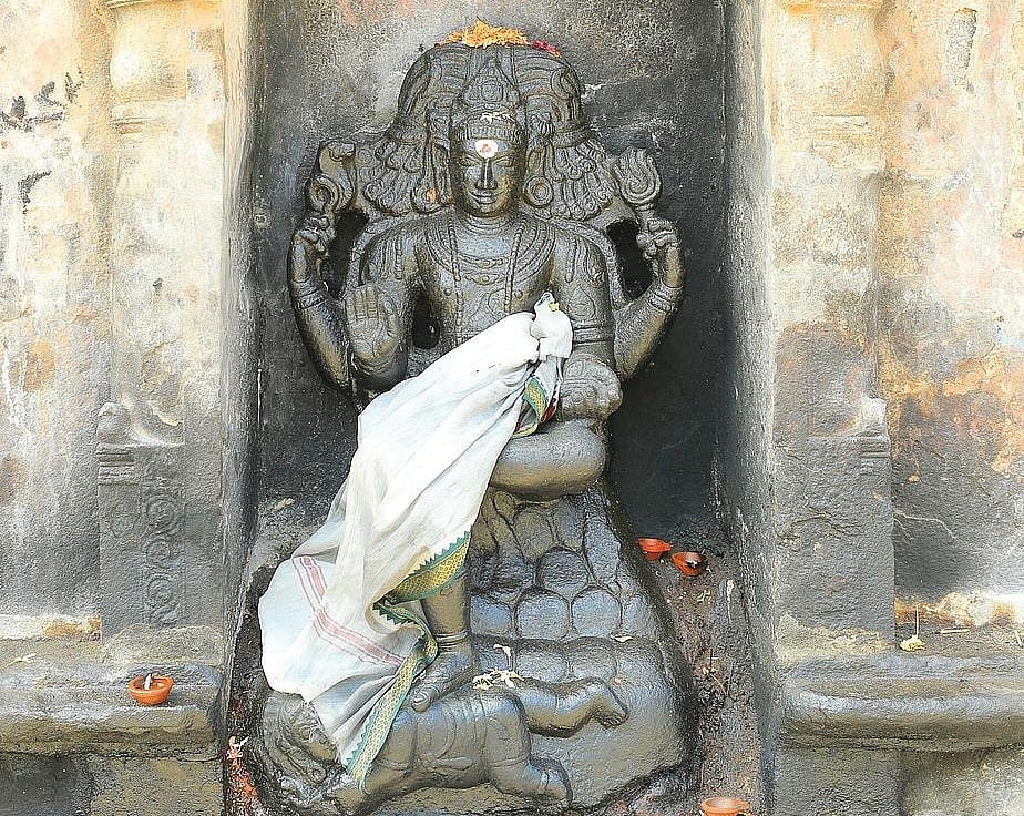 ஓமாம் புலியூர் துயர்தீர்த்த நாதர் கோயில்