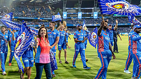 ரூ.2.6 கோடிக்கு குஜராத் அதிரடி வீரரை ட்ரேட் செய்த மும்பை; கூடுதலாக LSG-யிலிருந்து ஒரு ஆல்ரவுண்டர்!