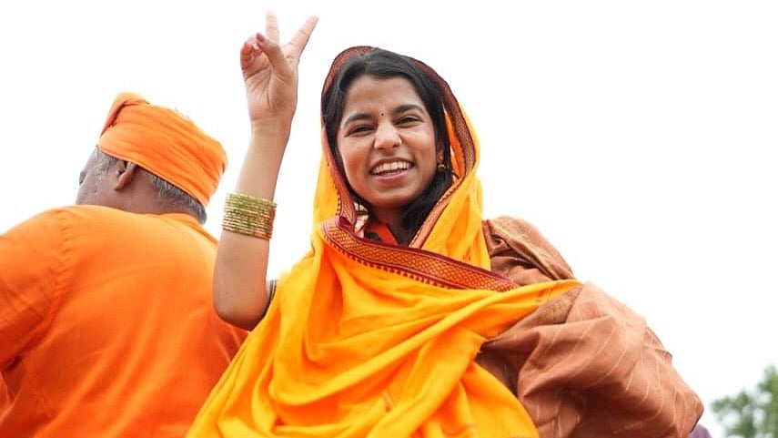 மைதிலி தாக்கூர்