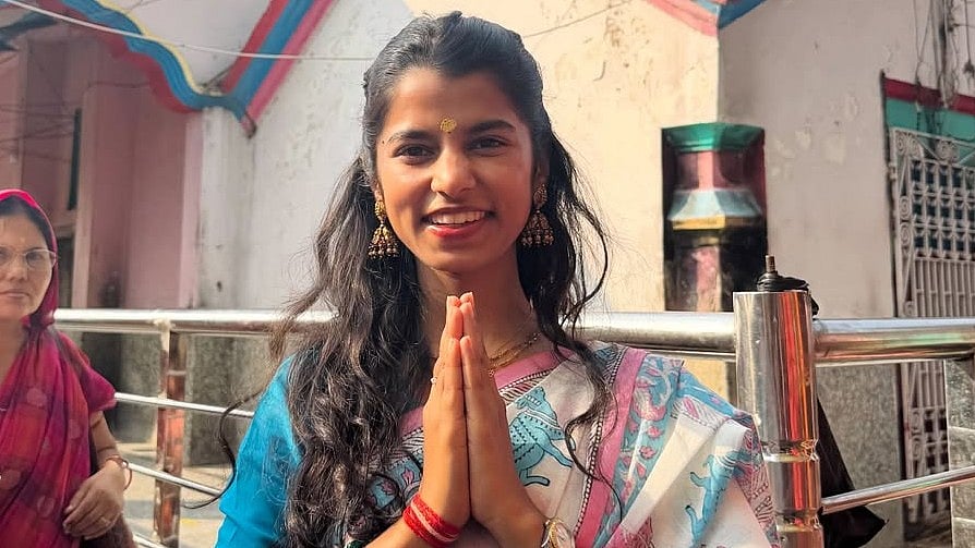  மைதிலி தாக்கூர்