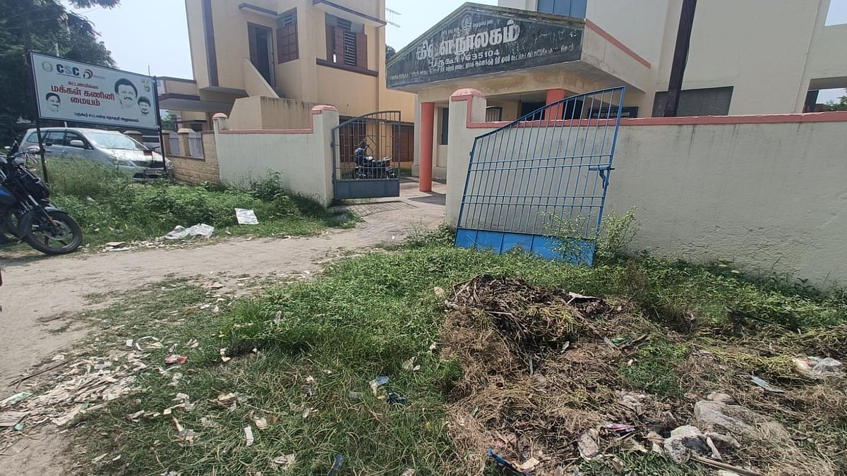 சுகாதரமற்ற நிலையில் பர்கூர் கிளை நூலகம்