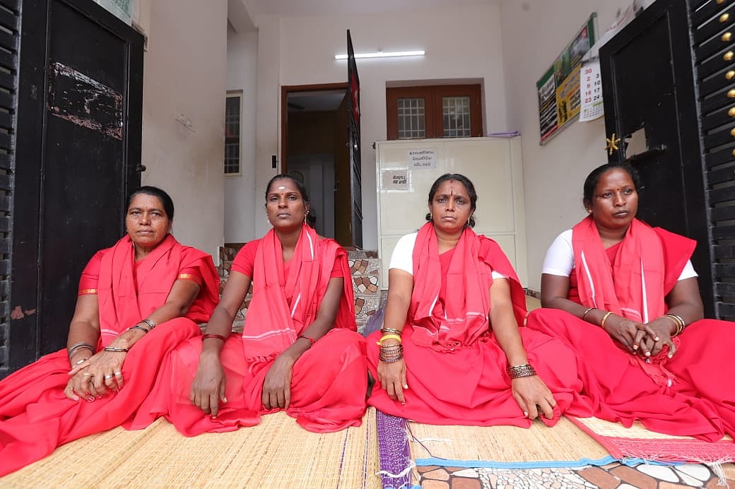 தூய்மைப் பணியாளர்கள்