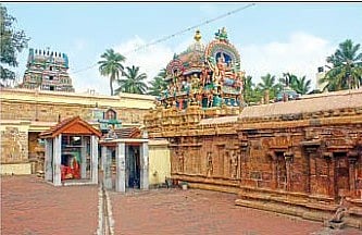 கும்பகோணம் நாகேஸ்வரர் கோயில் பிராகாரம்