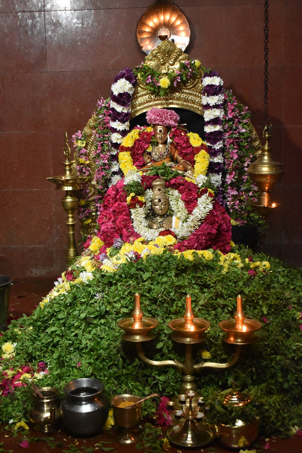 ஐயப்பனுக்கு மாலை அணிந்த பக்தர்கள், ஈரோடு. 