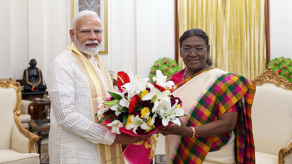 மோடி - குடியரசு தலைவர் திரௌபதி முர்மு