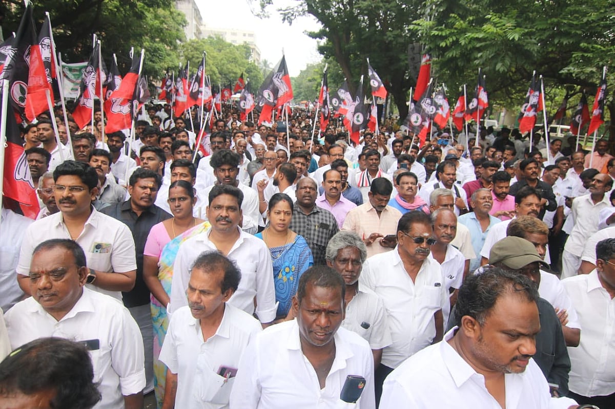 அதிமுக ஆர்ப்பாட்டம்